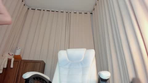 Snapshot of alanakimura_ chatting on 12/28/24, 01:17 Alana silvana online show from 12/28/24, 01:17