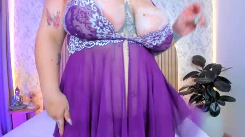 Snapshot of alanna_hank chatting on 12/17/24, 04:45 Alanna online show from 12/17/24, 04:45