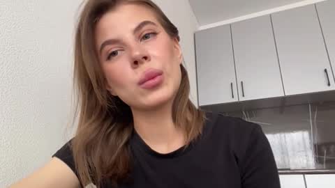 Snapshot of alannapostuci chatting on 10/29/25, 08:27 Mila online show from 10/29/25, 08:27