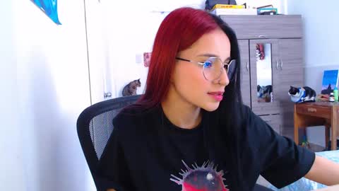 Snapshot of ale_blue_ chatting on 09/13/25, 06:51 Ale online show from 09/13/25, 06:51