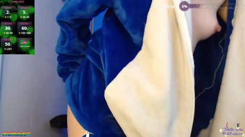 Snapshot of ale_blue_ chatting on 09/17/25, 02:52 Ale online show from 09/17/25, 02:52