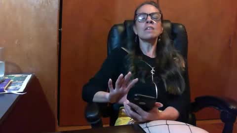 Snapshot of aledca chatting on 10/26/25, 06:30 Andrea online show from 10/26/25, 06:30