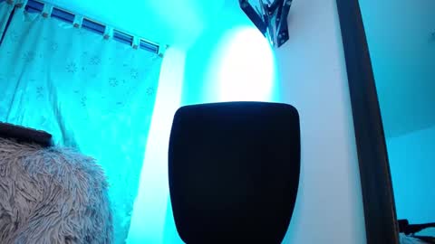 Snapshot of aleeehsanz chatting on 12/18/24, 04:53   online show from 12/18/24, 04:53