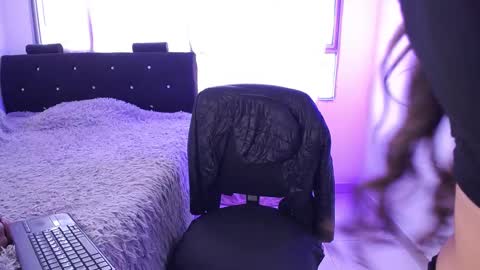 Snapshot of aleeehsanz chatting on 03/10/25, 04:57   online show from 03/10/25, 04:57