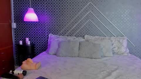 Snapshot of aleja_bloom chatting on 10/16/25, 12:17 aleja_bloom online show from 10/16/25, 12:17