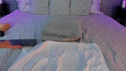 Snapshot of aleja_bloom chatting on 11/14/25, 12:59 aleja_bloom online show from 11/14/25, 12:59