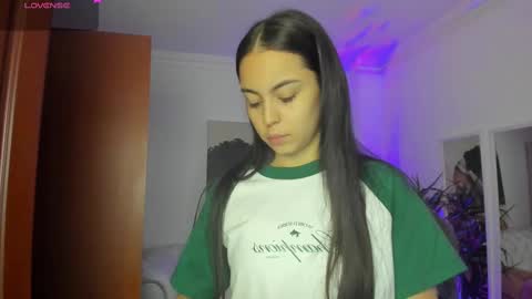 Snapshot of alejaa___ chatting on 03/01/25, 11:28 Alejandra online show from 03/01/25, 11:28