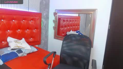 Snapshot of alejandra__hills chatting on 11/17/25, 01:33 online show from 11/17/25, 01:33