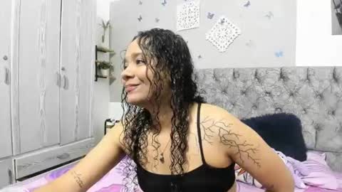 Snapshot of alejandra_evanss chatting on 02/21/25, 03:01 alejandra_evanss online show from 02/21/25, 03:01
