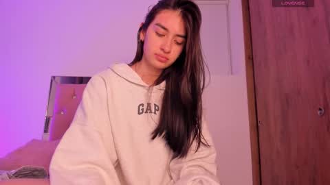 alejandraaa_ online show from 09/21/25, 03:08