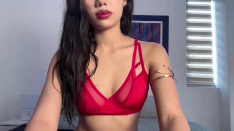 Snapshot of alejandraalvarezxo chatting on 10/26/25, 07:53 alejandraalvarezxo online show from 10/26/25, 07:53
