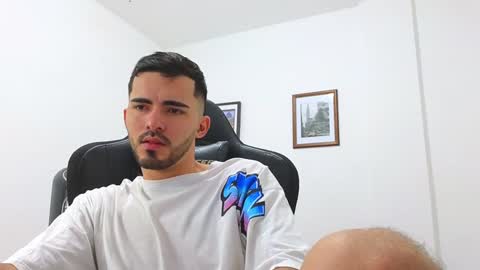 alejandroo_7 online show from 01/01/25, 10:24