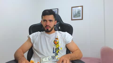 alejandroo_7 online show from 02/02/25, 02:06