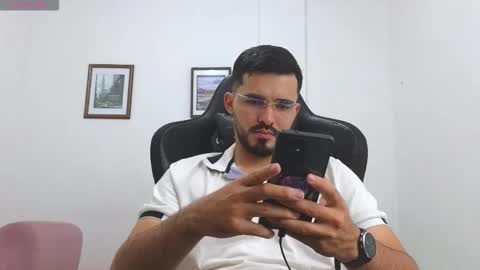 alejandroo_7 online show from 11/10/25, 09:58