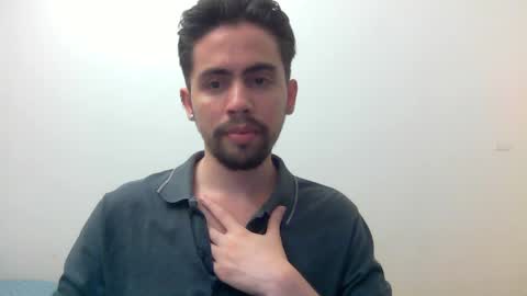 Snapshot of alejo_shy chatting on 01/06/25, 05:19 alejo_shy online show from 01/06/25, 05:19