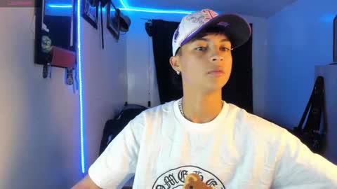 Snapshot of alejoo_storms chatting on 10/15/25, 09:42 alejo online show from 10/15/25, 09:42