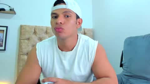 Snapshot of alejostrong chatting on 09/17/25, 02:46 alejostrong online show from 09/17/25, 02:46