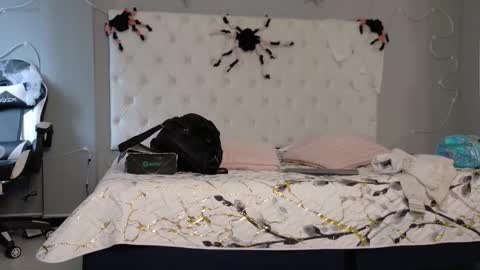 Snapshot of alektra_bryce chatting on 10/28/25, 07:38 alektra_bryce online show from 10/28/25, 07:38