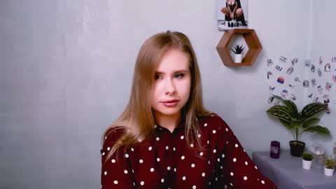 Snapshot of alenagessi_ chatting on 09/20/25, 05:19 Alena online show from 09/20/25, 05:19