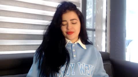 Snapshot of aleska__bell chatting on 02/04/25, 01:27 Aleska online show from 02/04/25, 01:27