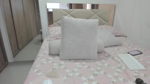 Alessa Moreno online show from 10/08/25, 04:04