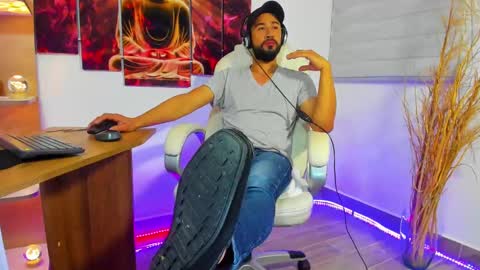 Snapshot of alessandro__wye chatting on 01/14/25, 05:08 ALESSANDRO WYE online show from 01/14/25, 05:08