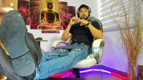 Snapshot of alessandro__wye chatting on 02/04/25, 02:10 ALESSANDRO WYE online show from 02/04/25, 02:10
