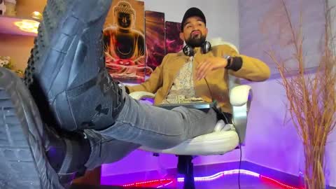 Snapshot of alessandro__wye chatting on 02/14/25, 04:15 ALESSANDRO WYE online show from 02/14/25, 04:15