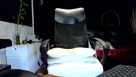 ALESSANDRO  WYE online show from 11/03/25, 06:25