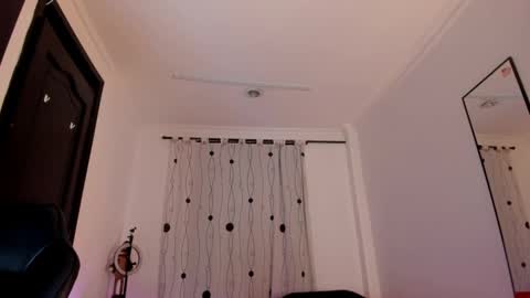 Snapshot of alessandro_wizard chatting on 02/16/25, 05:15 Alessandro online show from 02/16/25, 05:15