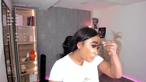 Snapshot of alessia_anderson07 chatting on 10/28/25, 09:50 Yy online show from 10/28/25, 09:50