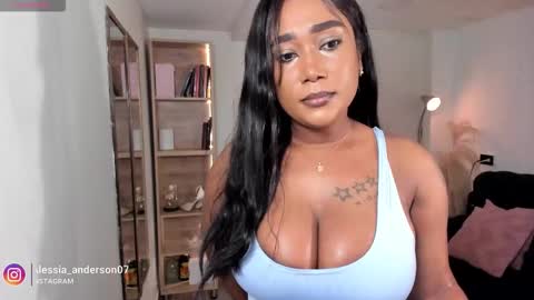 Snapshot of alessia_anderson07 chatting on 11/15/25, 07:16 Yy online show from 11/15/25, 07:16