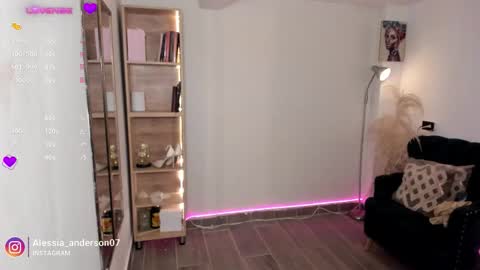 Snapshot of alessia_anderson07 chatting on 11/22/25, 12:20 Yy online show from 11/22/25, 12:20