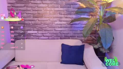 Snapshot of alessia_faccheti chatting on 10/14/25, 09:04 Sara online show from 10/14/25, 09:04