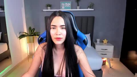 Snapshot of alessia_leroy chatting on 02/10/25, 09:04 A L E S S I A online show from 02/10/25, 09:04