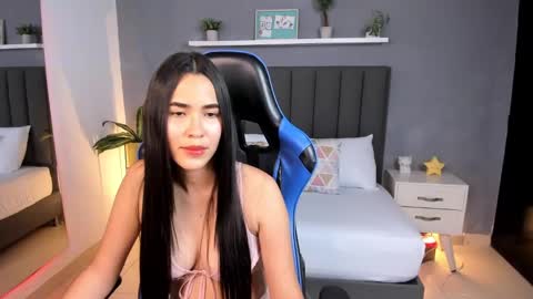 Snapshot of alessia_leroy chatting on 02/11/25, 12:06 A L E S S I A online show from 02/11/25, 12:06