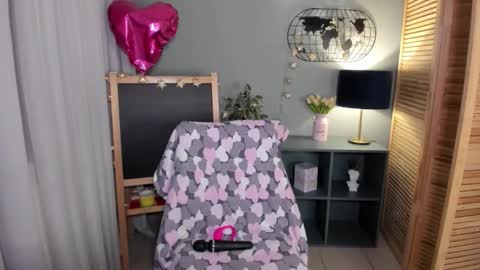 Snapshot of alettablacck chatting on 10/16/25, 01:17 alettablacck online show from 10/16/25, 01:17