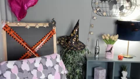 Snapshot of alettablacck chatting on 10/22/25, 01:06 alettablacck online show from 10/22/25, 01:06