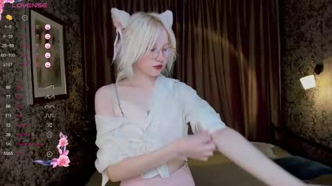 Lola online show from 10/08/25, 03:20