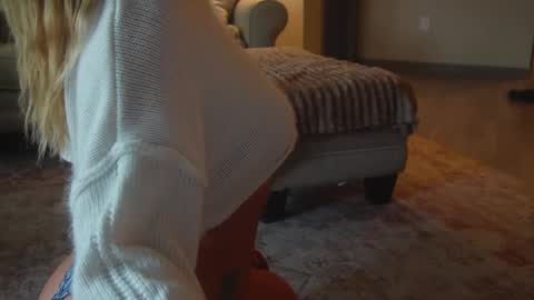 Snapshot of alex499990 chatting on 01/21/25, 08:00 alex  online show from 01/21/25, 08:00