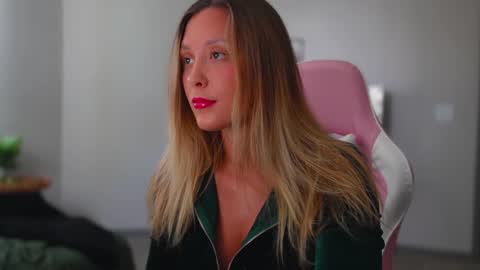 Snapshot of alex499990 chatting on 02/27/25, 05:36 alex  online show from 02/27/25, 05:36