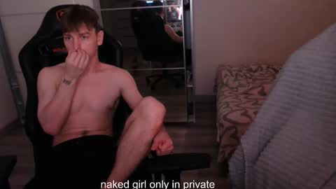 Snapshot of alex_gotcha chatting on 10/16/25, 09:49 Alex online show from 10/16/25, 09:49