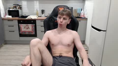 Snapshot of alex_gotcha chatting on 10/22/25, 11:15 Alex online show from 10/22/25, 11:15