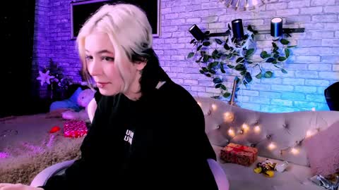 Snapshot of alex_howell chatting on 01/05/25, 11:44 alex_howell online show from 01/05/25, 11:44