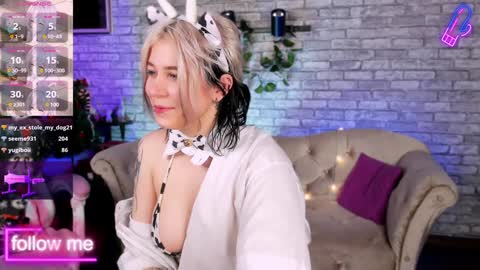 Snapshot of alex_howell chatting on 01/12/25, 04:00 alex_howell online show from 01/12/25, 04:00