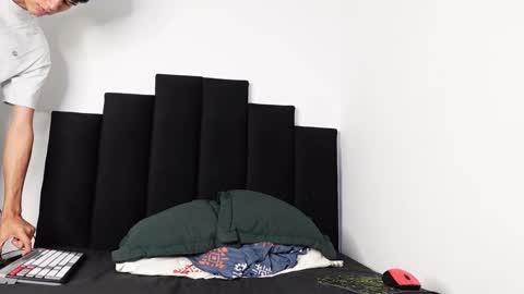 alex_mark_ online show from 10/08/25, 05:43