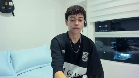 Snapshot of alex_poett chatting on 01/23/25, 12:04 Residente0xxx online show from 01/23/25, 12:04