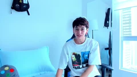 Snapshot of alex_poett chatting on 01/23/25, 06:35 Residente0xxx online show from 01/23/25, 06:35