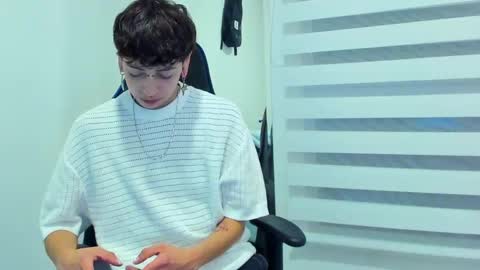 Snapshot of alex_poett chatting on 01/30/25, 06:13 Residente0xxx online show from 01/30/25, 06:13