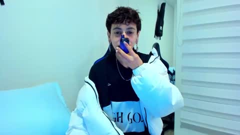 Snapshot of alex_poett chatting on 01/31/25, 01:01 Residente0xxx online show from 01/31/25, 01:01